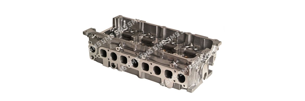 CYLINDER HEAD Bare >4 / 2006 AMC