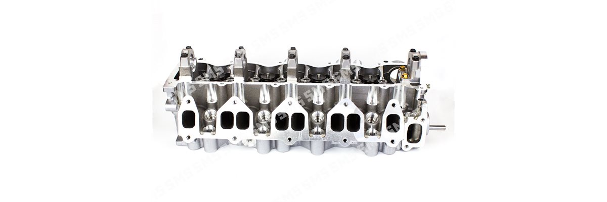 CYLINDER HEAD Complete (no camshaft) AMC
